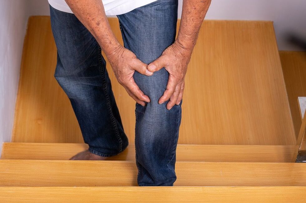 bolesť kolena pri chôdzi po schodoch