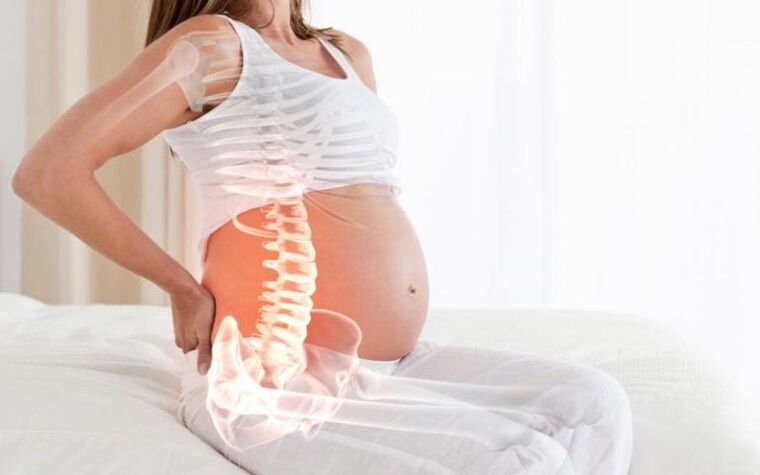 Tehotné ženy majú bolesti v chrbtici medzi lopatkami v dôsledku zvýšeného namáhania chrbtových svalov